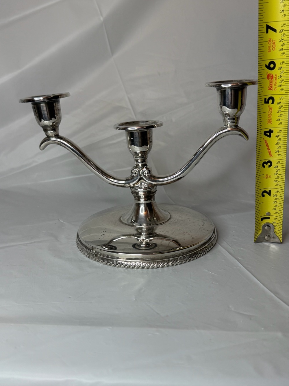 Vintage Wm. A. Rogers silver-plated three-arm candelabra - Picture 7 of 7